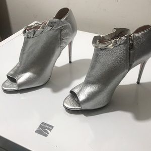 NWOT  James Chan peep 👀 toe booties